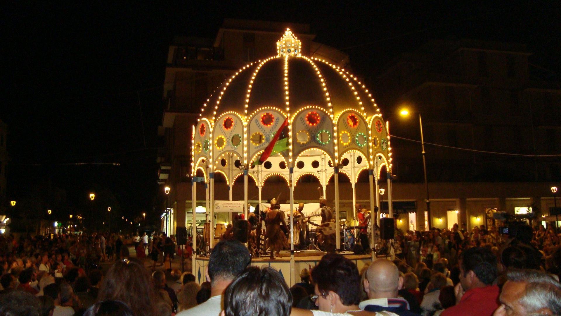 piazza_anco_marzio_2011_008.jpg piazza_anco_marzio_2011_008.jpg